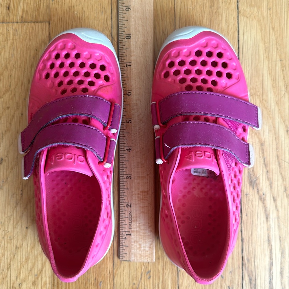 Plae pink shoes